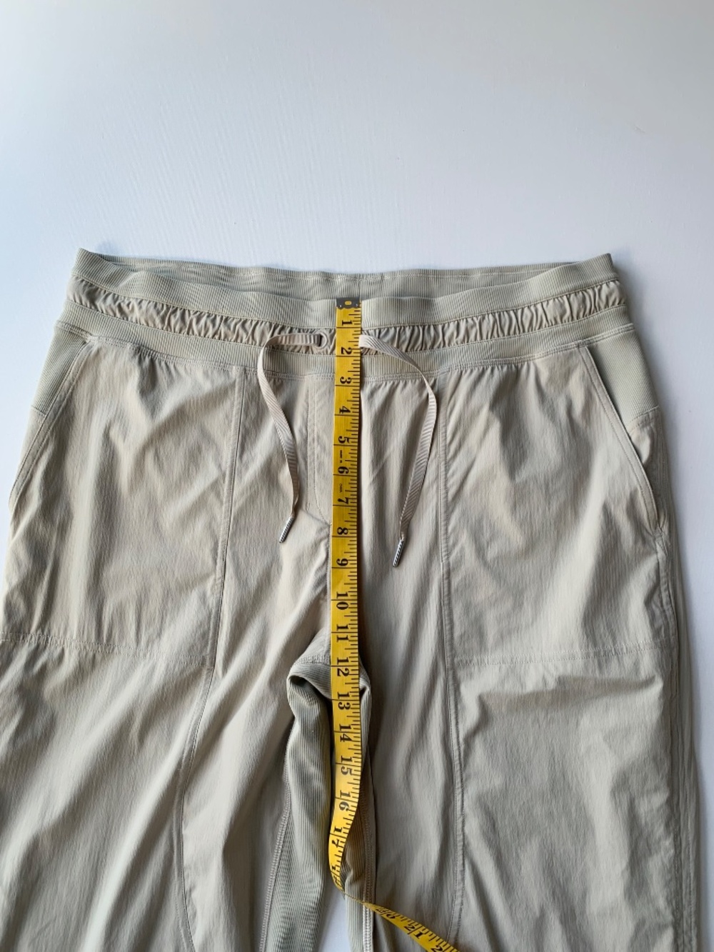Lululemon mid-Rise Cropped PantDance Studio  in Light tan Women's size 14 - Picture 5 of 12